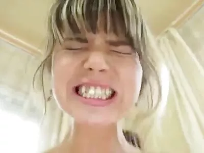 Söt ung fru suger en grattis sex film stor dong