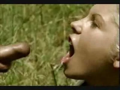 Hot chick fick jizz hårdporr film i hela ansiktet