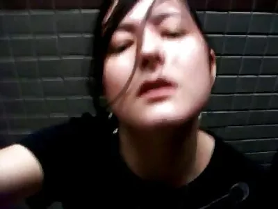 Söt gratis erotisk film babe på knäna