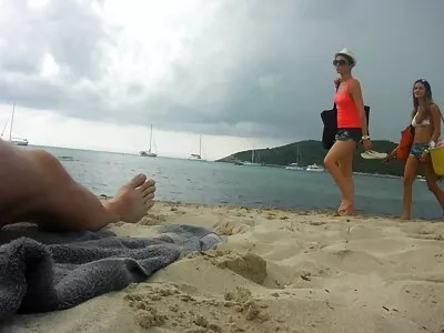 Avrunkning hård tecknadporrfilm kuk och avsugning från en tik