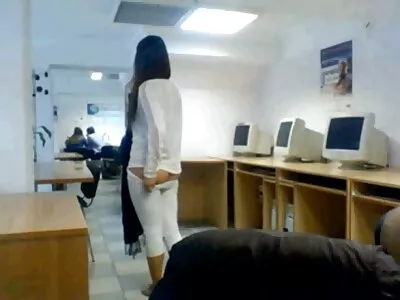 MILF suger kuk av en yngre man och älskar det lolly norska porrfilmer
