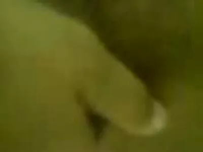 Spraya hennes ansikte med spunk tecknad erotisk film